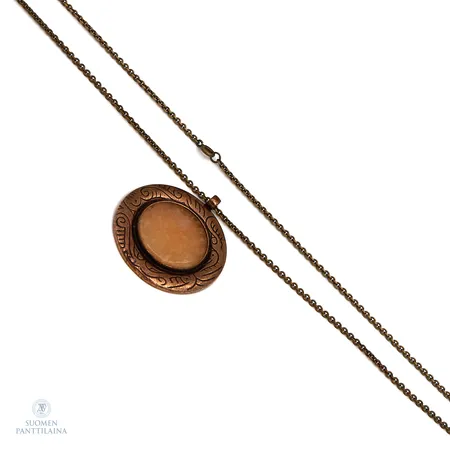 Kivikaulakoru, -1616 Kalevala Koru, ketjun pituus 78cm ja riipus Ø 52mm, pronssia