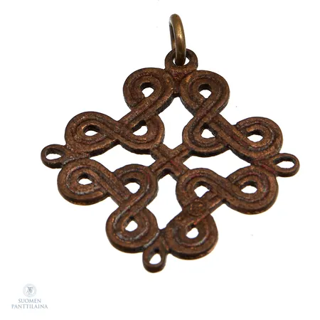 Riipus, Karjalan nauhapunos, Kalevala koru, korkeus 27mm, pronssia