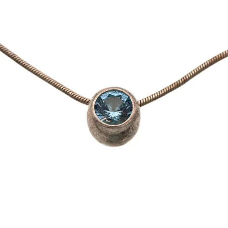 Kivikaulakoru, Kalevala, ketjussa vääntymiä, riipuksen Ø 7mm, ketjun pituus 40cm, 925br,  Paino: 4,4 g