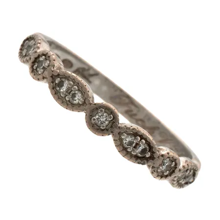 Timanttisormus 11xn0.005ct, kaiverrettu, koko 15¾, 585 valkokulta,  Paino: 1,8 g