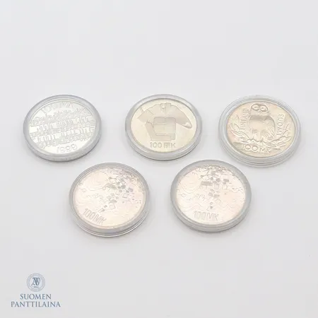 Viisi juhlarahaa nimellisarvo yhteensä 500mk, Jääkiekon MM-kilpailut 1991, 2 X Itsenäinen Suomi 75 vuotta 1917-1992, Helsingin yliopisto 1640-1990 ja Sibelius 1999, 830-925,  Paino: 118,7 g