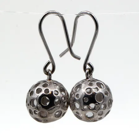 Korvakorut, Leppäkerttu, design Liisa Vitali, korkeus 26mm, 925,  Paino: 2,4 g