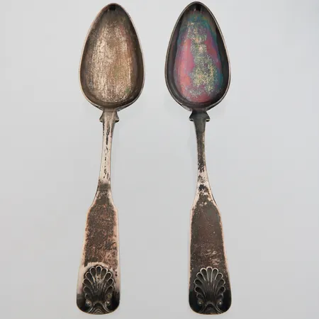 Kaksi ruokalusikkaa, vuodelta 1842 ja 1848, pituus 225mm, Turku, Olof Robert Lundgren, 800,  Paino: 128 g