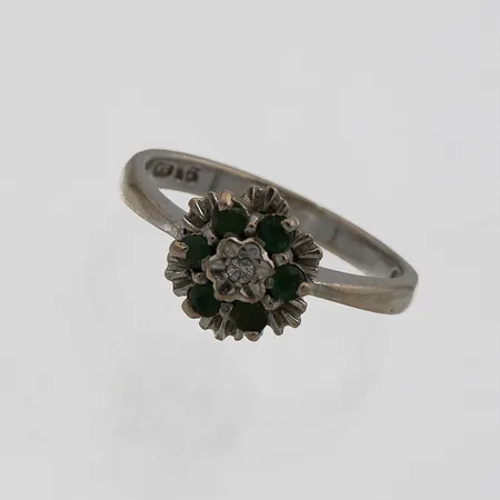 Kivisormus timantilla 1xn.0.01ct, koko 15½, 750br valkokultaa,  Paino: 3,7 g