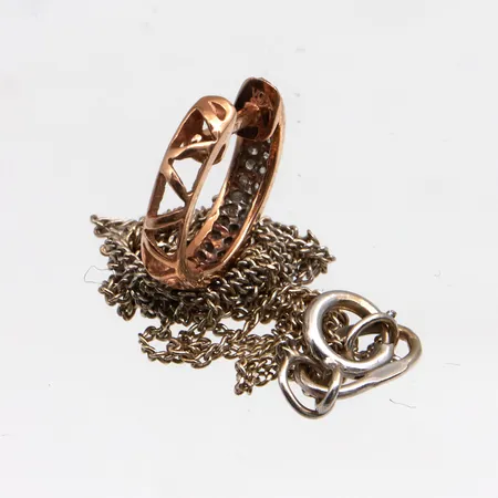 Viallisia koruja, 30xn.0.003ct, 585 kelta- ja valkokulta, Paino: 1,8 g