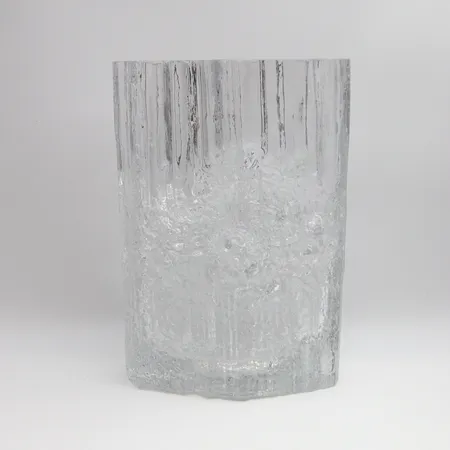 Maljakko  Iittala ,Pinus, design Tapio Wirkkala, kaiverrettu HKT, korkeus 23cm Paino: 0 g
