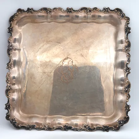 Hopeinen tarjoilulautanen, kaiverrettu, mitat 35,5x35,5cm, Käsityöleima, valmistettu 1957, 813,  Paino: 1217,6 g