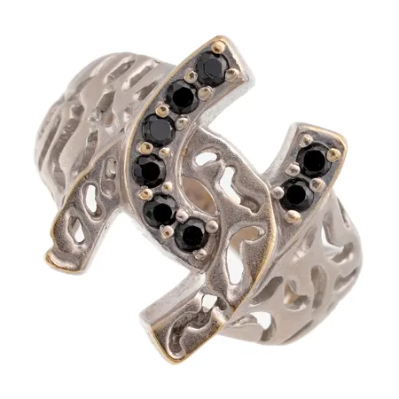 Hevosenkenkä-sormus kivillä, koko 19, leveys 3-18mm, 585 valkokulta,  Paino: 9,4 g