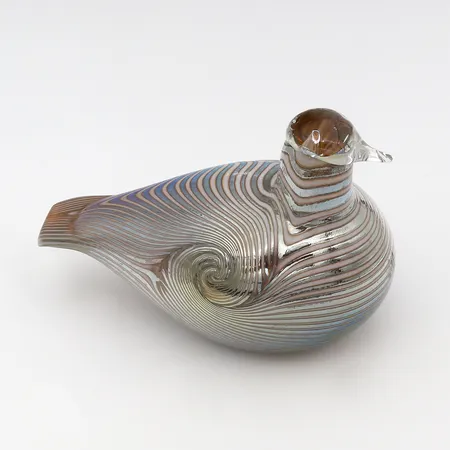 Lasilintu Alli, Nuutajärvi, mitat 120mm x 170mm, signeeraus O. Toikka Nuutajärvi.
