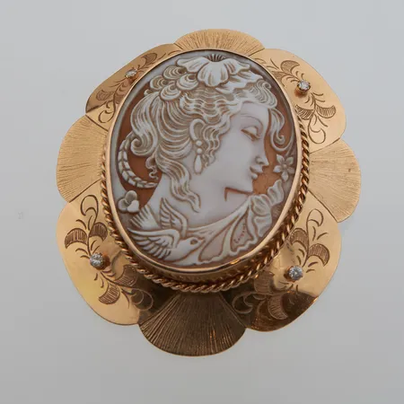 Camee-rintaneula riipuslenkillä, korkeus 113mm, leveys 96mm, 585br,  Paino: 68,7 g