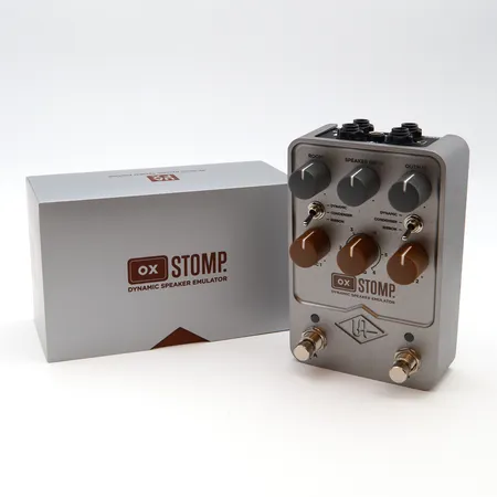 Vahvistin Universal Audio OX Stomp, alkuperäinen laatikko