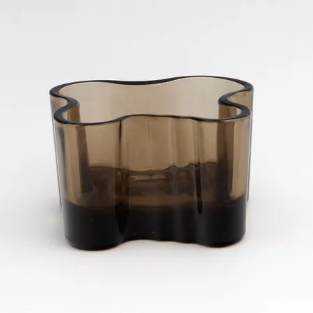 Kynttilälyhty Aalto, Iittala, ruskea, design Alvar Aalto, korkeus 55mm,  pohjassa siirtelynaarmuja