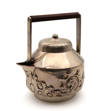 Kannu, korkeus 130mm, vuodelta 1909, 813br,  Paino: 204,7 g