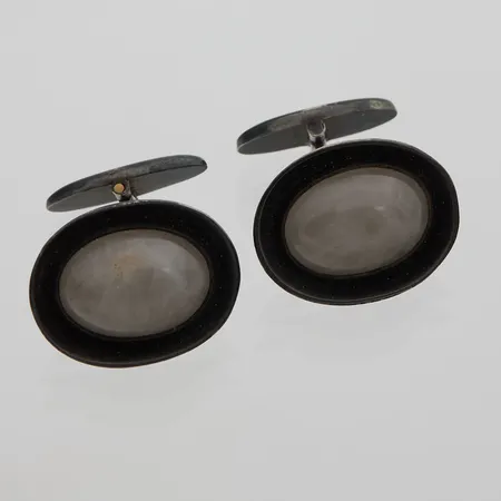 Kivikalvosinnapit, kaiverrettu, mitat 21x16mm, Kalevala Koru, design Tillander Torbjör Atelier, vuodelta 1958, 916br, Paino: 15,3 g