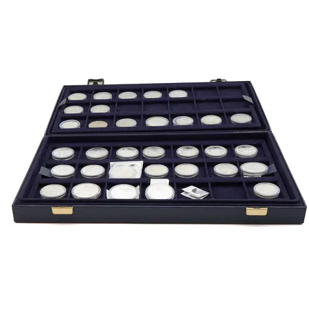 33 suomalaista juhlarahaa; 19kpl 925 paino n.459,0g, 5kpl 830 paino n.120,0g, 9kpl 500 paino n.204,0g