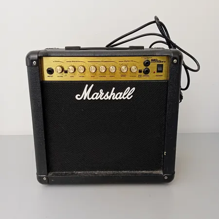 Vahvistin Marshall MG15DFX, 45W ja virtajohto, Ei lähetetä.