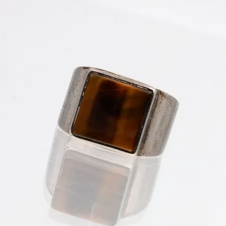 Kivisormus, E.Granit & Co, koko 18¼, kivessä pieniä kulumia, vuodelta 1964, 813br,  Paino: 7,5 g