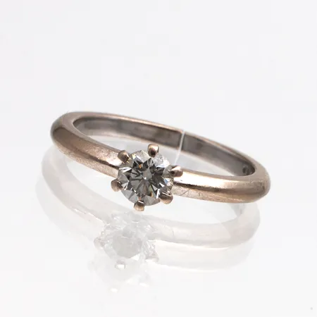 Viallinen timanttisormus 1xn.0.41ct, koko16½, runko katki, 750br, Paino: 3,2 g