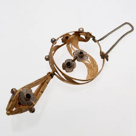 Kehäkorvakoru puntilla, korkeus 100mm, leveys 50mm, varmuusketju metallia, 750br,  Paino: 24,7 g