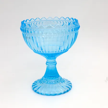 Mariskooli, Marimekko Iittala, korkeus 155mm, vaaleansininen, pohjasta lohjennut pieni pala