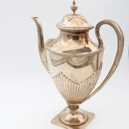 Kahvikannu, Tillander, korkeus 31cm, valmistettu 1904, Turku, käytön jälkiä, 813, Paino: 737,8 g