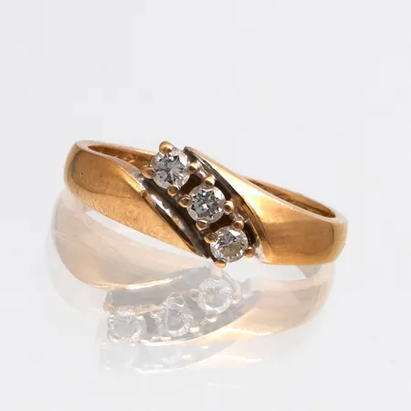 Timanttisormus 3xn.0.05ct, kaiverrettu, koko 15¾, 750br, Paino: 2,2 g