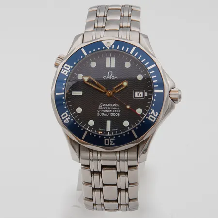 Teräsrannekello Omega Seamaster Professional Chronometer 300m/1000ft, automaatti, taulu Ø 41mm, rannekkeen pituus 200mm, pieniä käytöstä tulleita naarmuja teräsosissa, takuutodistuskuitti Lindroos, käyttöohje, takuukortti (tyhjä) ja laatikko.