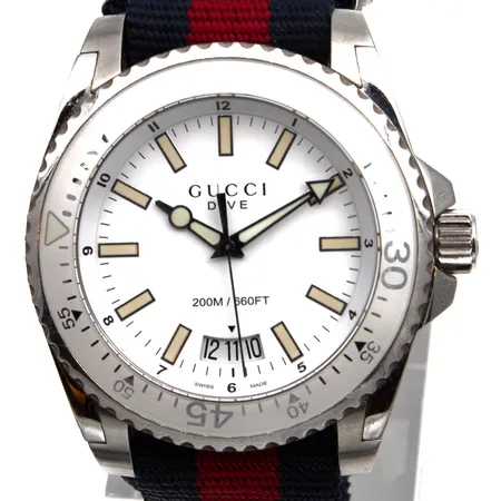 Teräsrannekello Gucci Diver, 200m/660FT, quartz, ref 136.2, Swiss Made, rungon Ø45.5mm, Nato-rannekkeen pituus 220mm, laatikko 