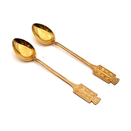 Kaksi kahvilusikkaa, pituus 113mm, 830 kullattua hopeaa,  Paino: 21,3 g