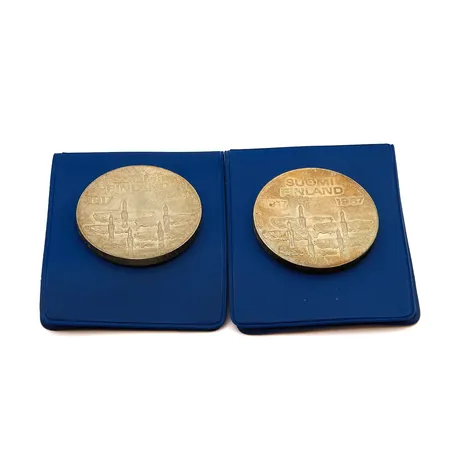 Kaksi juhlarahaa, 10 markkaa, Itsenäinen Suomi 50 vuotta 1917 -1967, Suomi, 900,  Paino: 48,2 g