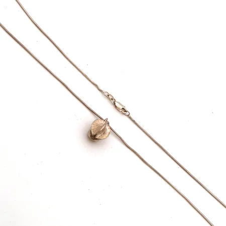 Kaulakoru, Lumikukka, Kalevala Koru, pituus 46cm, leveys 1mm, korkeus 20mm,  käytöstä aiheutunutta kulumaa, 925, Paino: 9,6 g