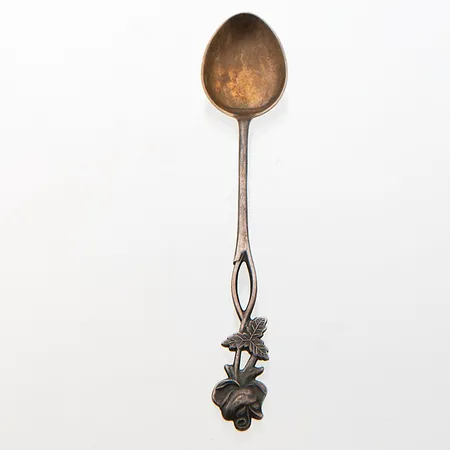 Yksi kahvilusikka, Ruusu, kaiverrettu, pituus 123mm, 813,  Paino: 10,1 g