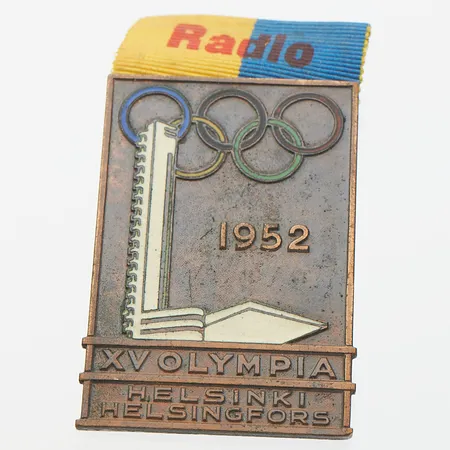 Toimitsijamerkki pronssi Helsingin Olympialaiset 1952, renkaiden emalointi hyvin kulunut