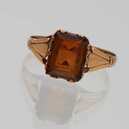 Kivisormus, kaiverrettu, koko 17¼, 585br,  Paino: 1,9 g