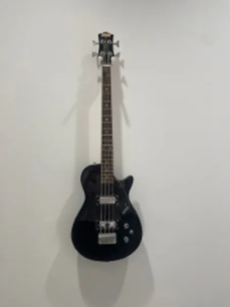 Sähköbasso, Gretsch Electromatic, pieniä käytön jälkiä, sr. CYG15030030, Made in China, pehmeä kantolaukku, ei lähetetä.
