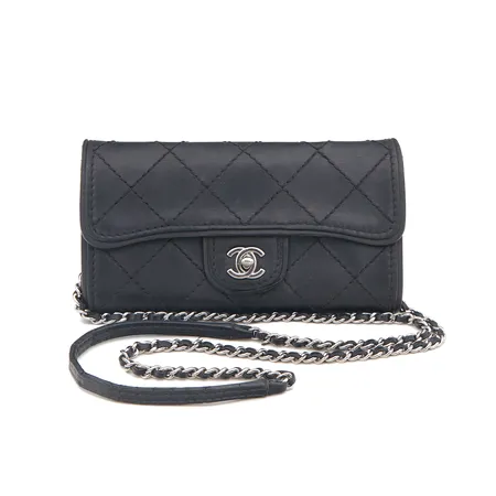 Chanel käsilaukku, Flapbag Style # A68459Y08115, Serial: 17862890, mitat 21cm x 12cm x 4cm, käytön jälkiä, mukaan Chanel aitouskortti, alkuperäinen kuitti ja dustbag