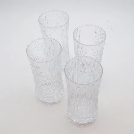 Neljä kuohuviinilasia, Ultima Thule, design Tapio Wirkkala, Iittala, korkeus 115mm.