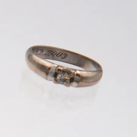 Timanttisormus 1xn.0.07ct, koko 15¼, kaiverrettu, 750 valkokulta,  Paino: 3,2 g