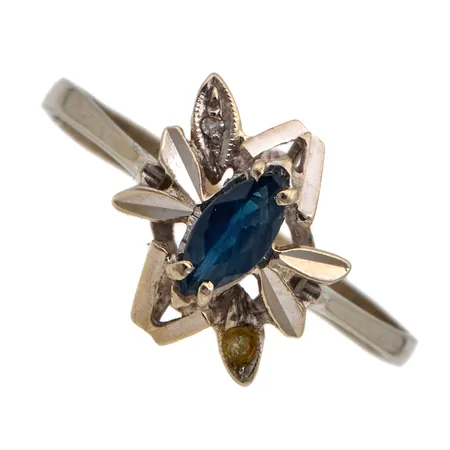 Kivisormus timanteilla 2xn.0,005ct, koko 18¾, 750br valkokulta, Paino: 2,2 g