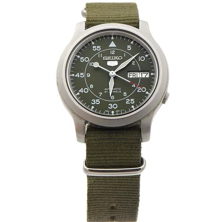 Teräsrannekello, Seiko 5 Sports automaatti, 21 kivininen, kangasranneke, ref. 7S26-02J0,  rungon Ø 37mm, lasissa pieniä käyön jälkiä, rannekeen pituus 130mm-210mm, 