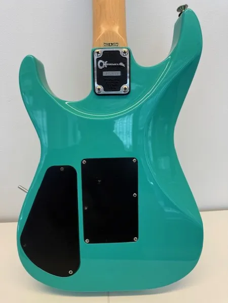Sähkökitara Charvel Spectrum, 332652, valmistettu Japanissa, käytöstä aiheutunutta kulumaa, kitaralaukku.   Paino: 0 g