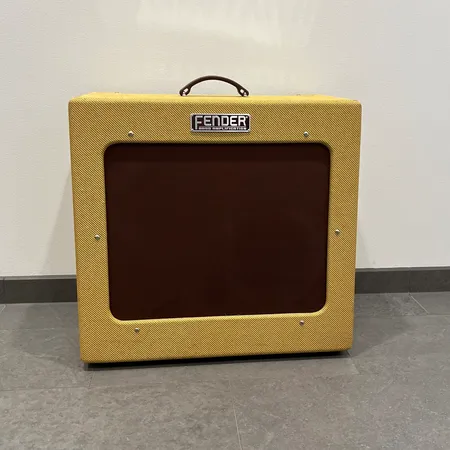 Bassovahvistin, Fender Bassman TV Duo Ten Comb 350W, sr. M1535554, suojalaatikko, normaaleja käytön jälkiä, ei virtajohtoa, Ei lähetetä