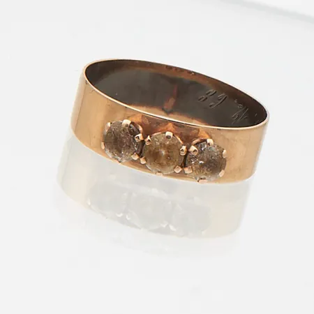 Kivisormus, kaiverrettu, koko 18½, 585br, Paino: 2,4 g