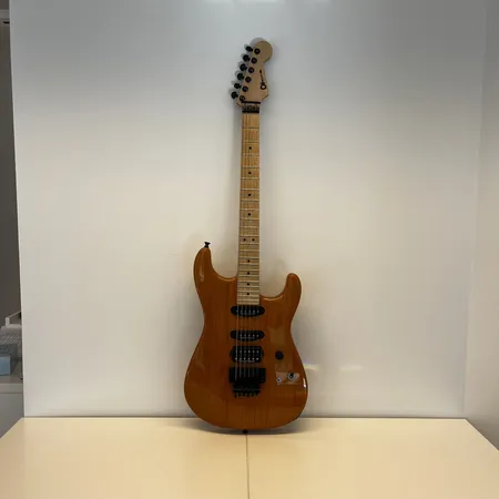 Sähkökitara Charvel San Dimas USA, 007191, kitaralaukku Rock bag.  Paino: 0 g