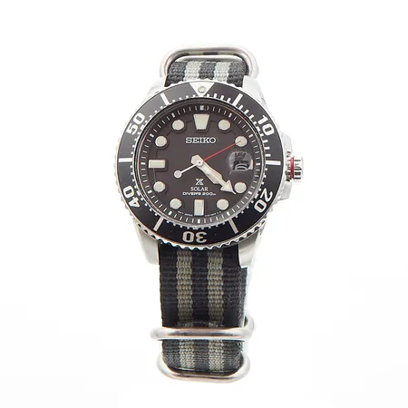 Teräsrannekello, Seiko, Prospex Solar diver 200m, ser. 940300, natohihna, mukana alkuperäinen teräsranneke, rungon Ø 43mm, taulussa pieniä naarmuja, rungossa ja hihnassa käytön jälkiä, laatikko, takuutodistus 