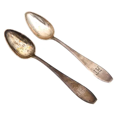 Kaksi lusikkaa, Matta/Tasapää, pituus 125mm, kaiverrettuja, 813,  Paino: 25 g
