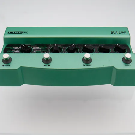 Pedaali Line6 DL4 MKII, ohjeet ja laatikko.