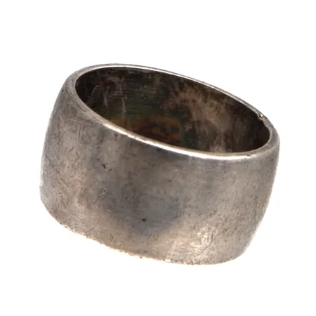 Sileä sormus, Kalevala, Rajalinin sormus, koko 17½, 925,  Paino: 9,2 g