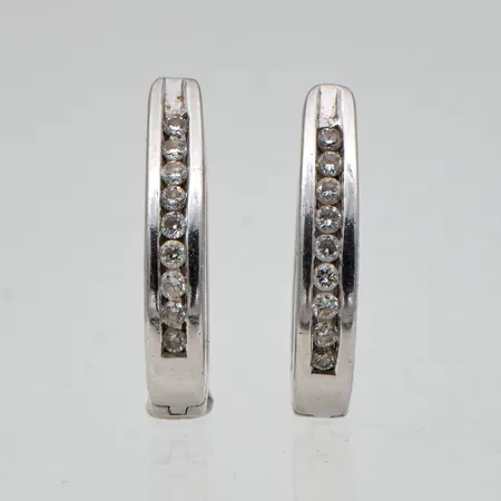 Timanttikorvakorut 18xn0.01ct, korkeus 16mm, Kultakeskus Oy, 585br valkokultaa, Paino: 5 g