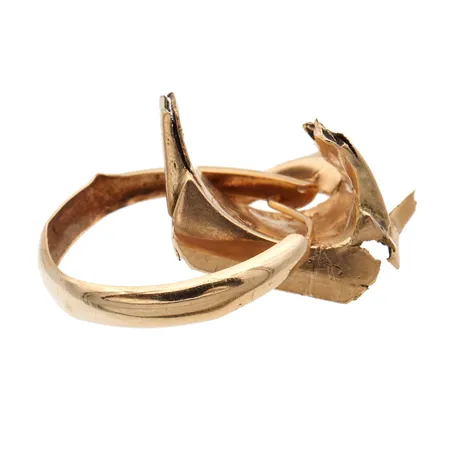 Viallisia kultakoruja, 585, Paino: 3,3 g